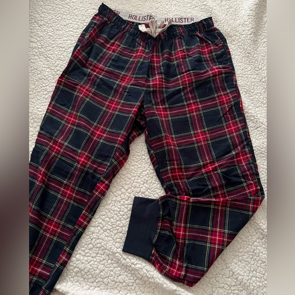 Hollister Women’s Flannel Sleep Joggers